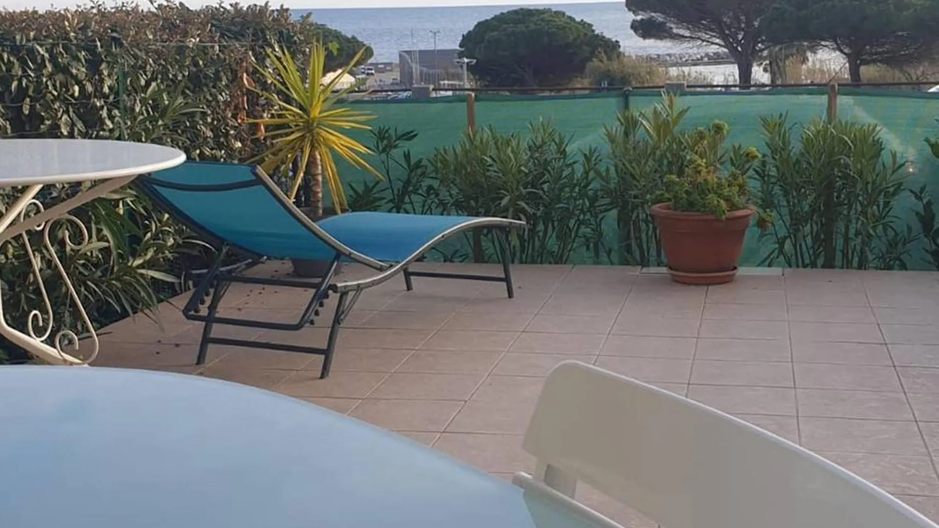 Studio Cabine A Giens Avec Terrasse, Piscine Et Parking - Fr-1-335-193 Hyeres