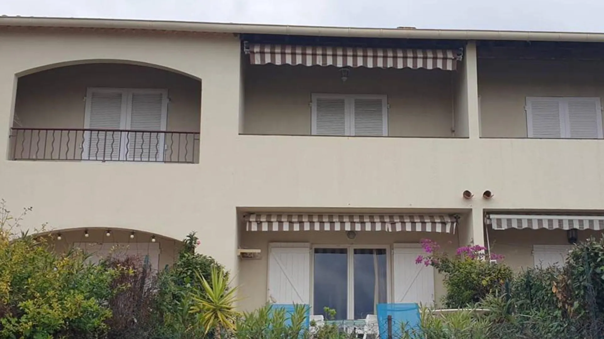Studio Cabine A Giens Avec Terrasse, Piscine Et Parking - Fr-1-335-193 Hyeres