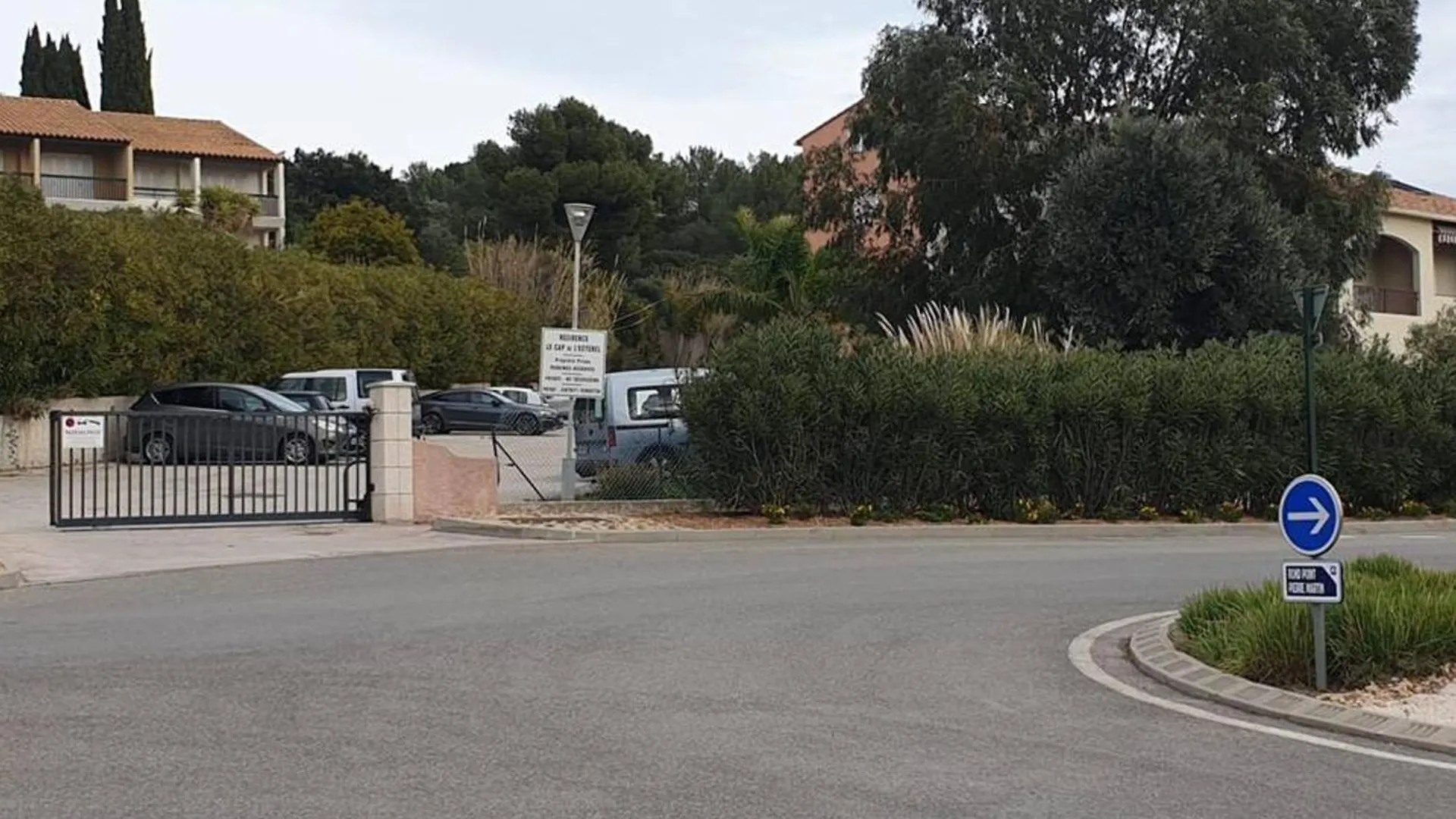 Studio Cabine A Giens Avec Terrasse, Piscine Et Parking - Fr-1-335-193 Hyeres Apartment